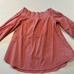 Chicos off the shoulder- size 2 in Chico sizing